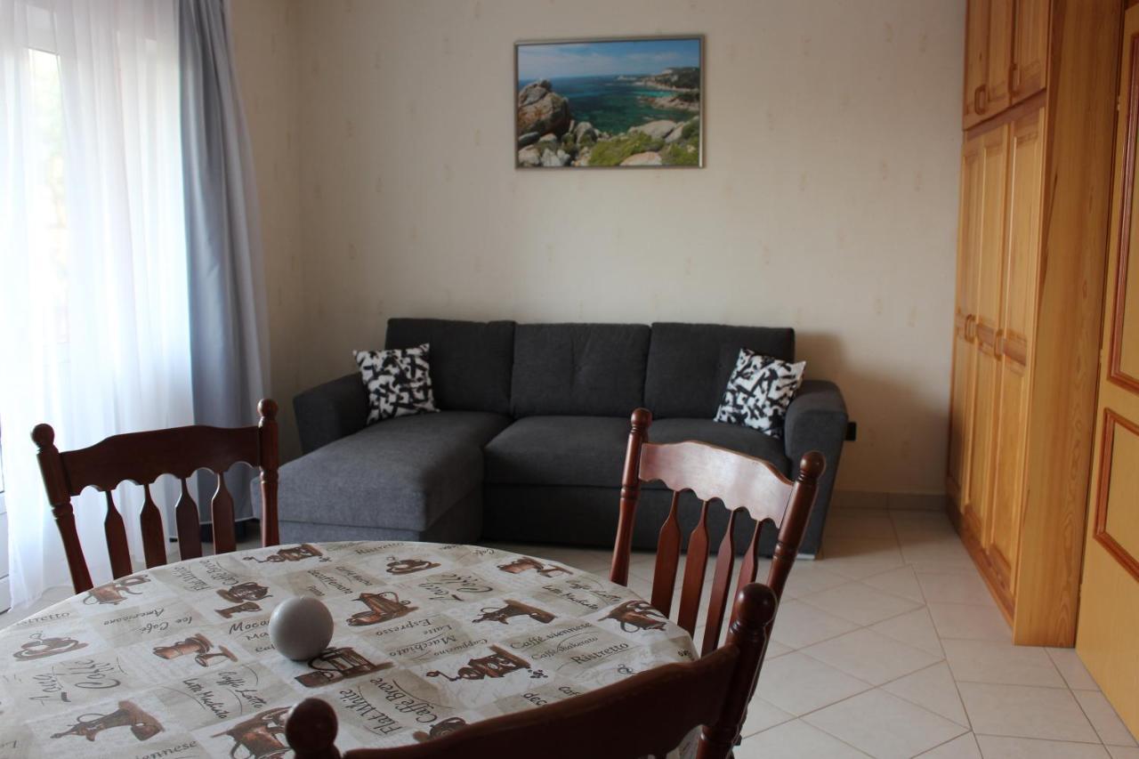 Lizi Apartman Alsoors Exterior photo