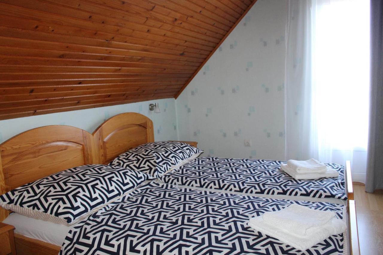 Lizi Apartman Alsoors Exterior photo