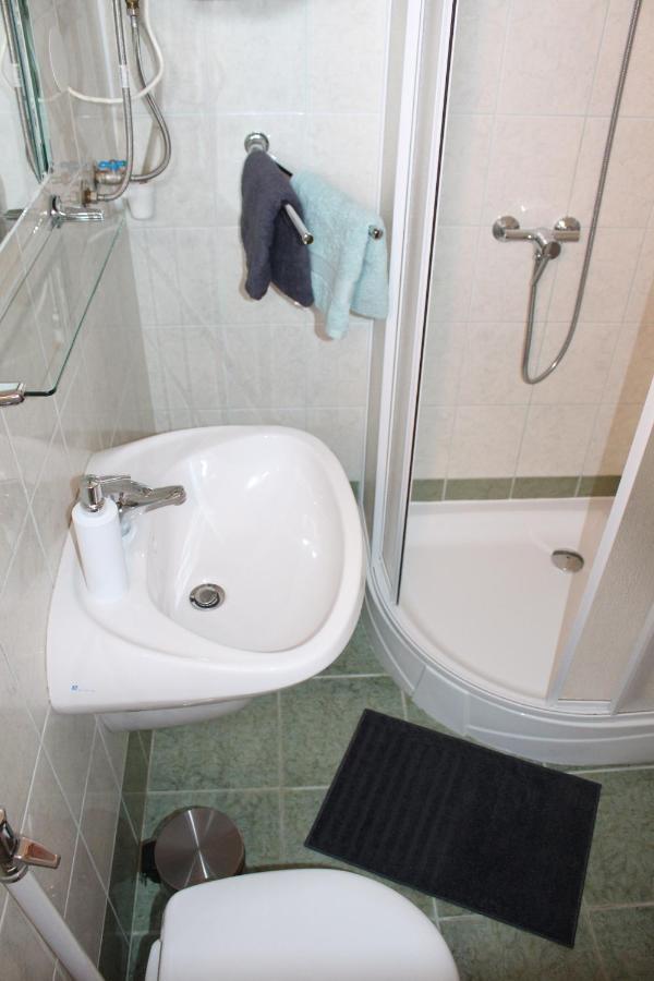 Lizi Apartman Alsoors Exterior photo