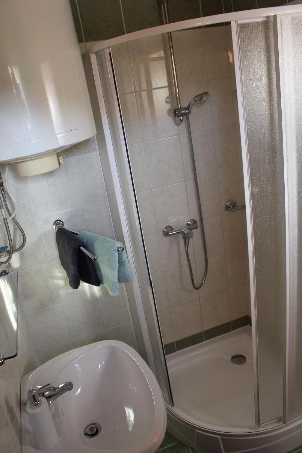 Lizi Apartman Alsoors Exterior photo