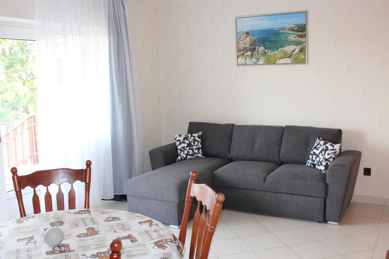 Lizi Apartman Alsoors Exterior photo